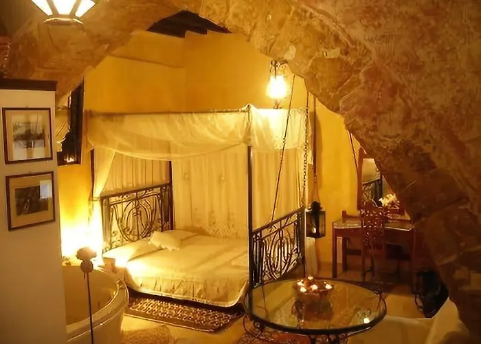 Ifigenia Rooms & Studios