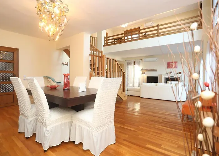 Villa Omega - Beachfront, Garden, Bbq