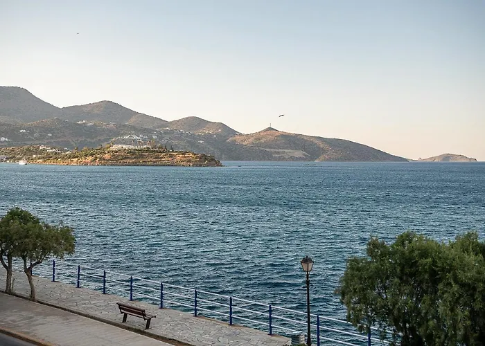 Brand New Luxury Seannamon Suites, Amazing Seaview