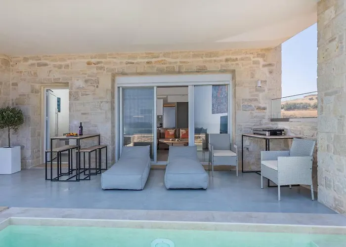 Sofia Suite, A Seafront Hideaway !