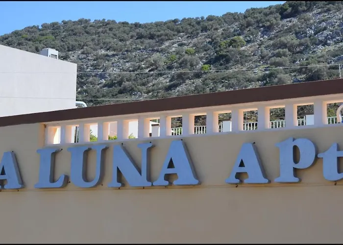 La Luna Apartments