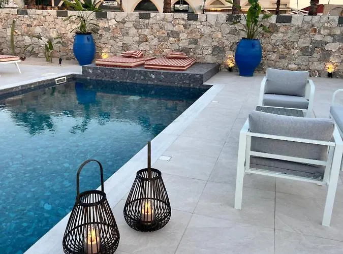 Cora May Central Villa With Private Pool 200M To The Beach