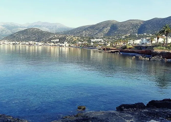 1 Bedroom Renovated Apartment By The Sea-Summermemories