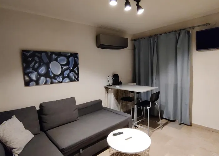 Theo\'S Loft
