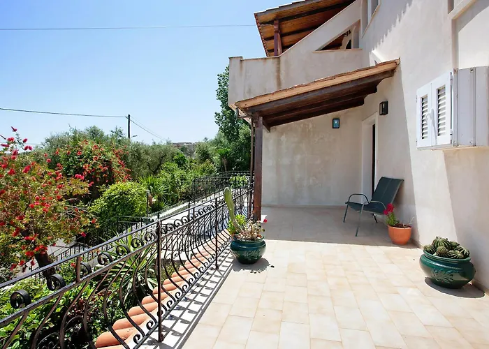 Yiannis Studio 4