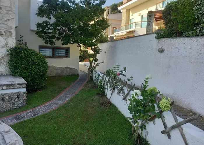 Yades Elegant Villa 2 Minutes Away From The Beach