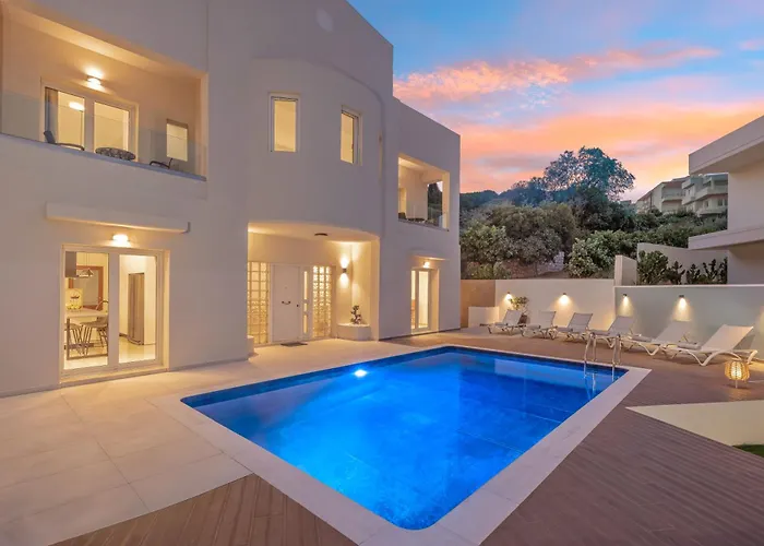 7 Minutes From City Centre - Luxury 6Br Villa