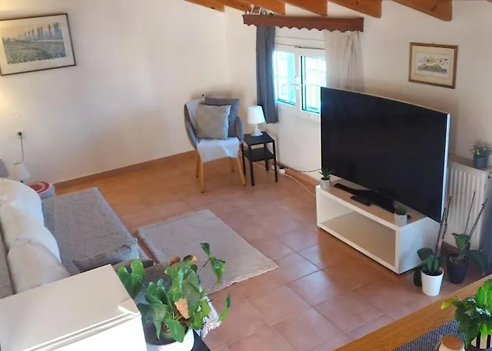 Cosy Loft Apartment, Argyrades