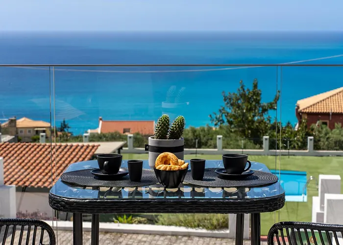 Pnoe Luxury Apartments