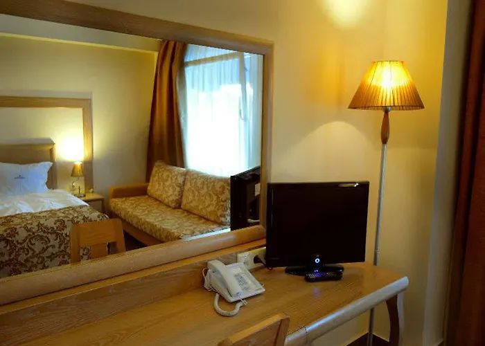 Alexandros Palace And Suites