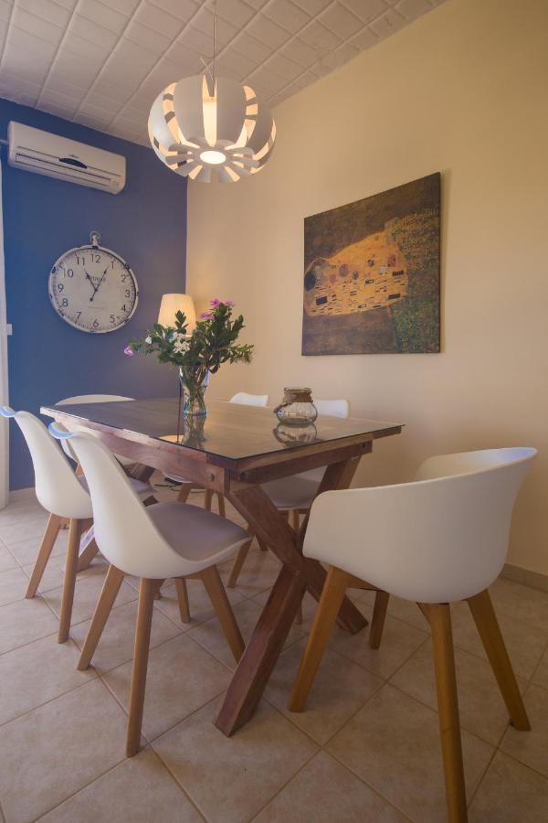 Golden Sun Apartment *