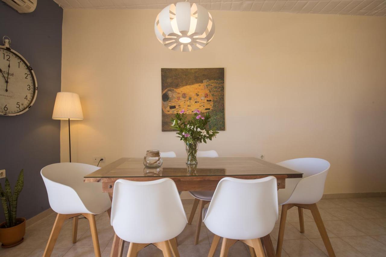 Golden Sun Apartment *