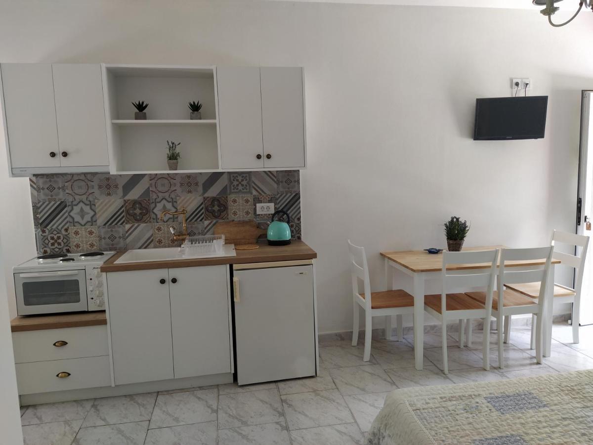 Apartment Christos Zola