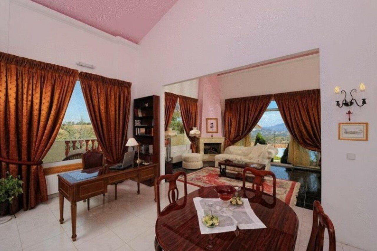 Vergis Epavlis Hotel