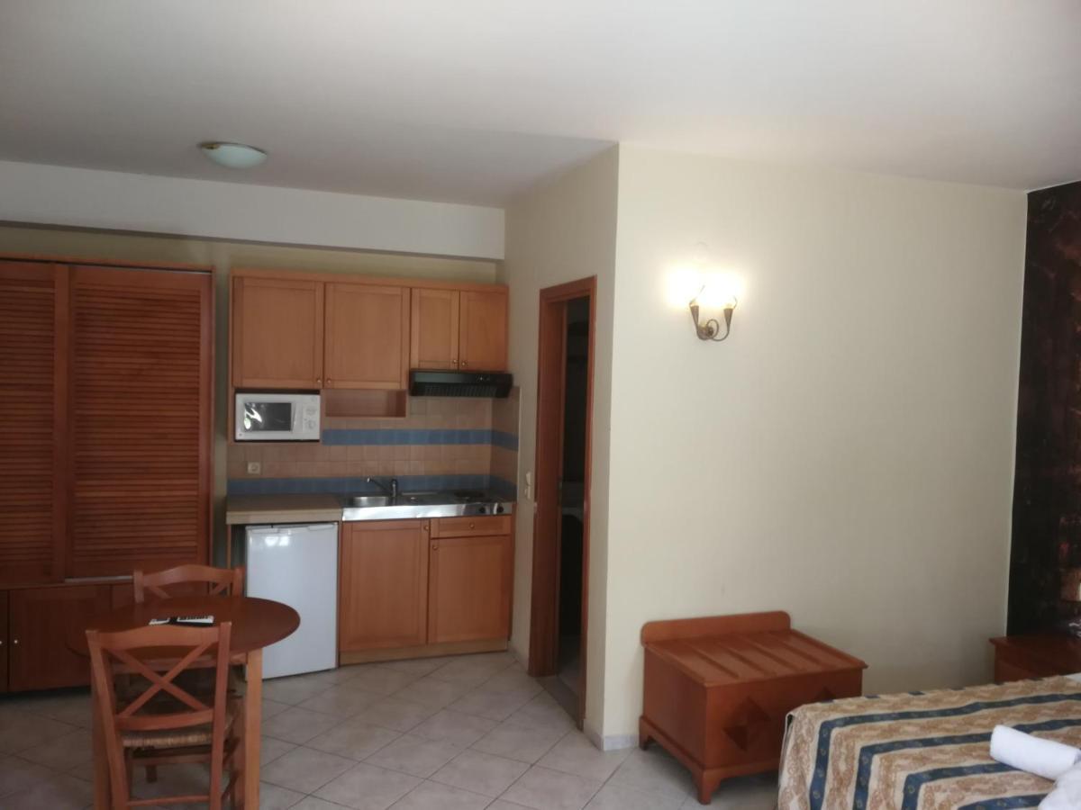 Eleni Beach Aparthotel 3*