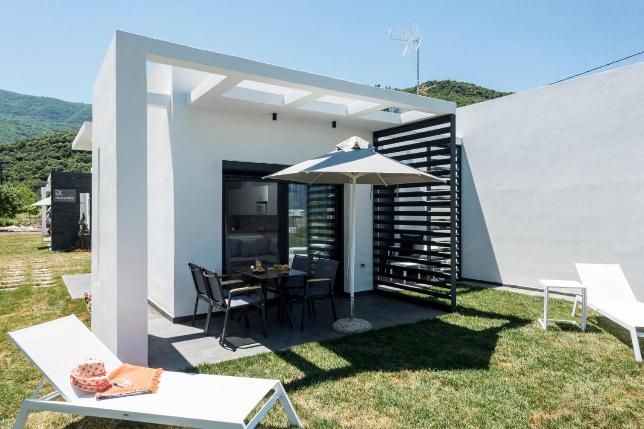 Ploumis Seaside Aparthotel