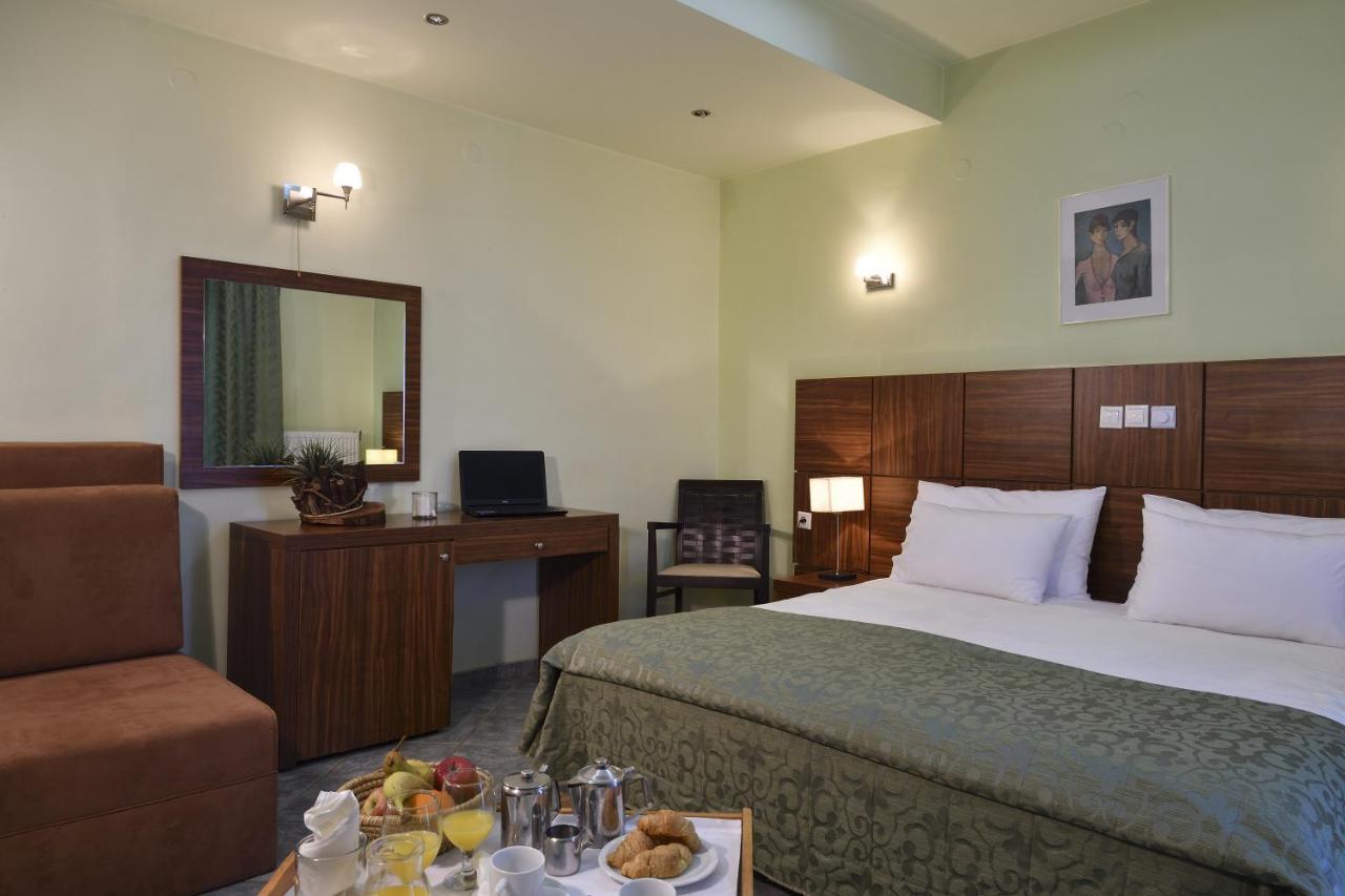 Four Seasons Hotel 3*