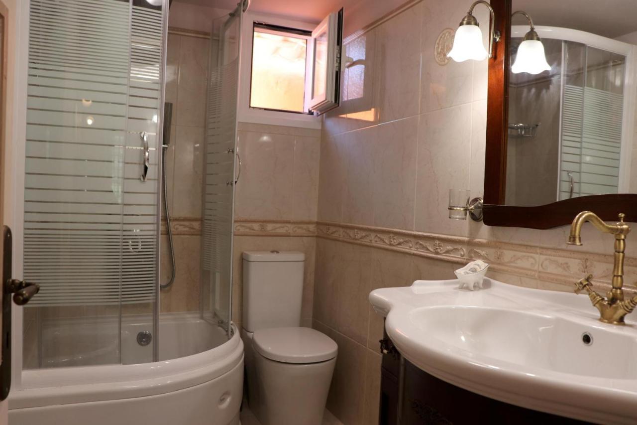 Niki Apartment