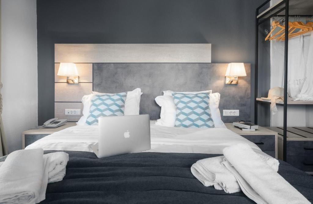 Hotel Meliton & By The