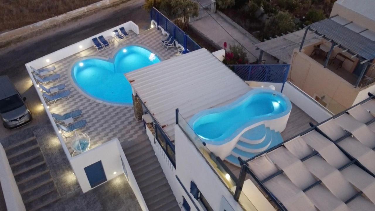 Honeymoon Aparthotel Perivolos (Santorini)