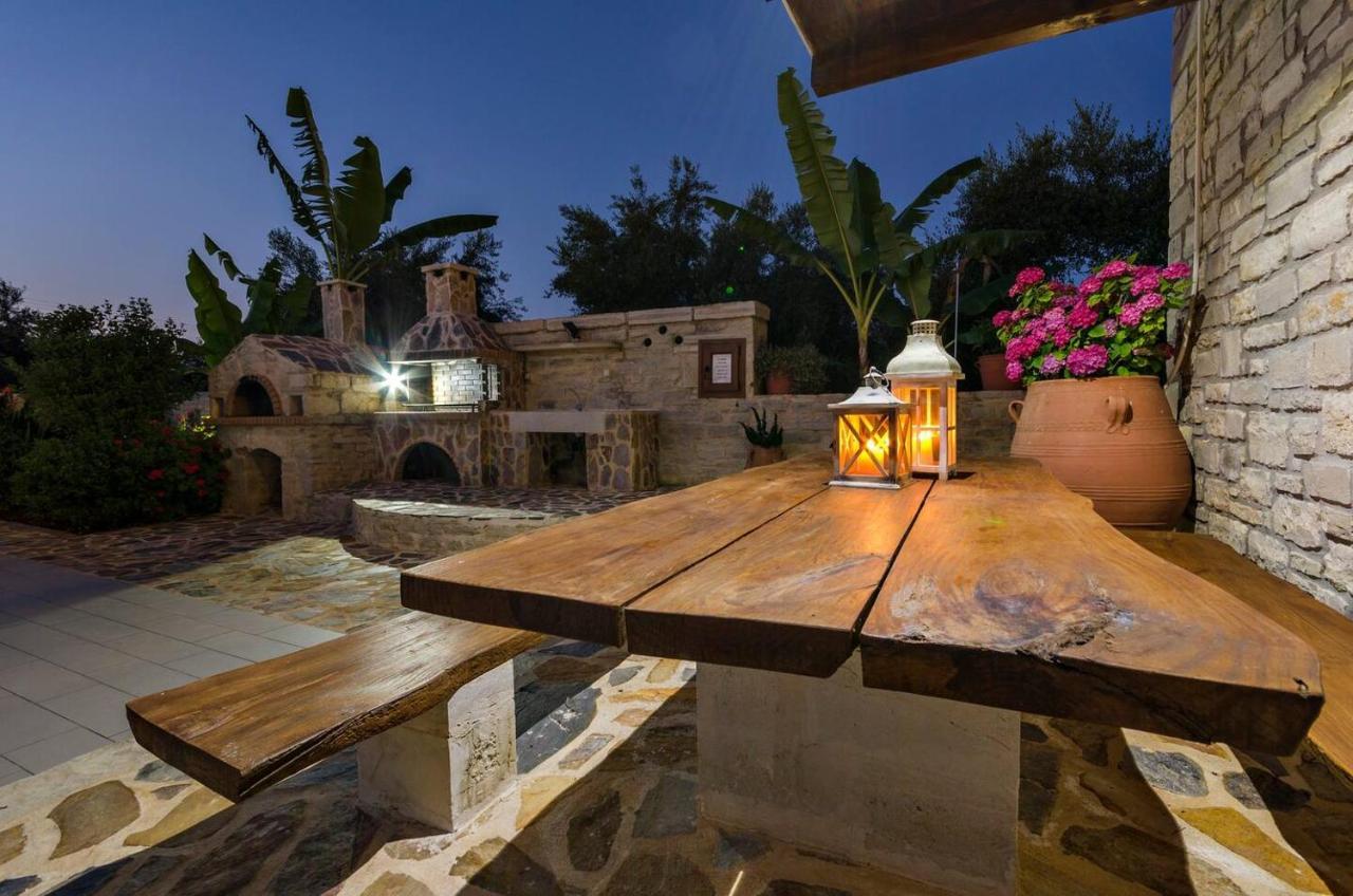 Ahlades Villa *