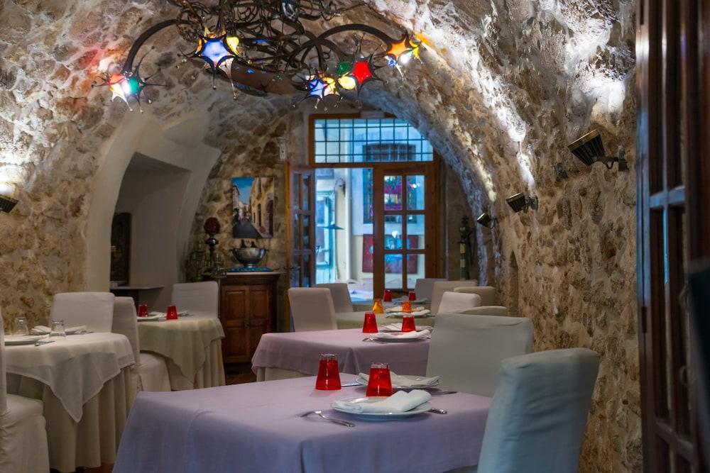 Avli Lounge Hotel