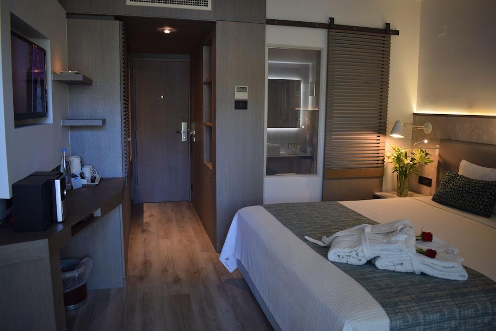 Hotel Minos Mare Royal 5*