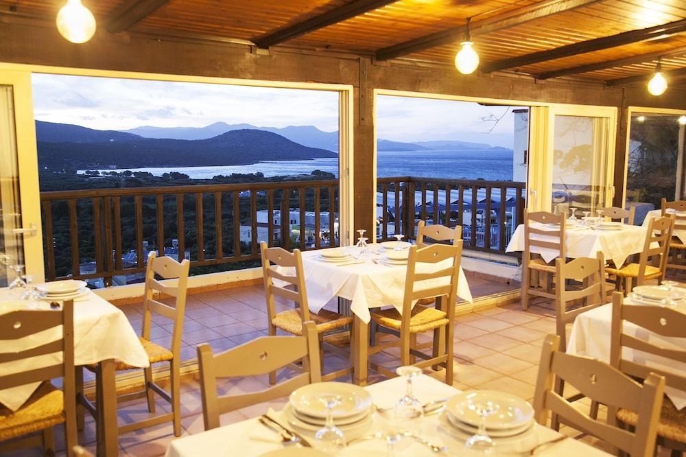 Elpida Village Hotel