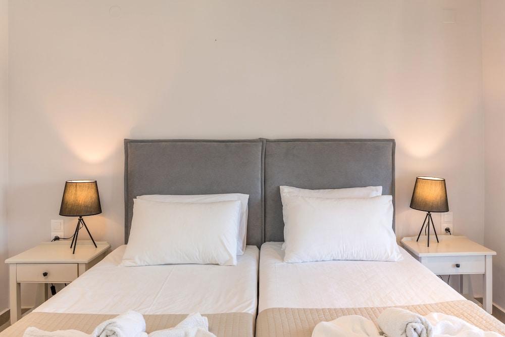 Dominoes Corfu Aparthotel 3*