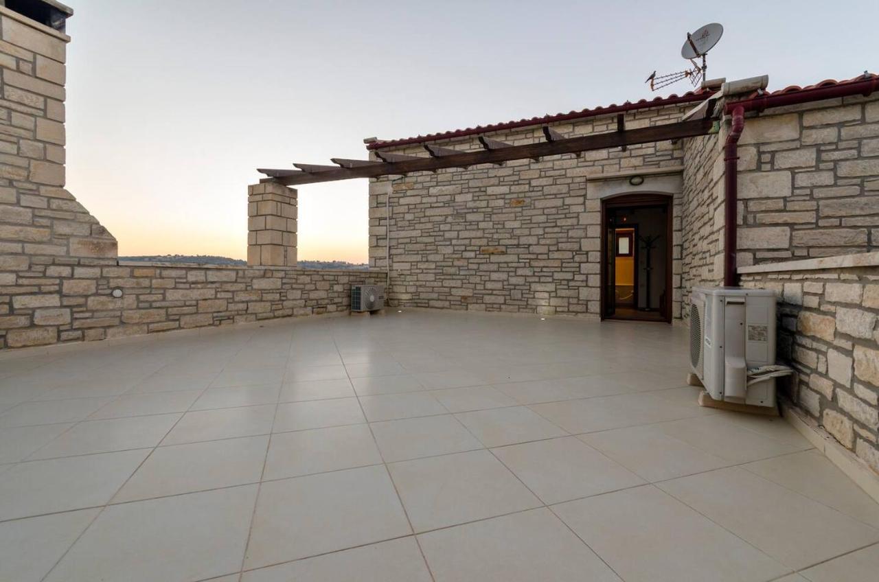 Ahlades Villa *