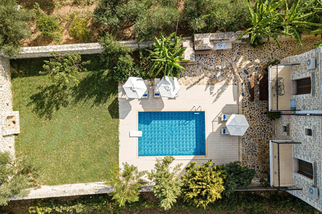 Villa Ahlades *