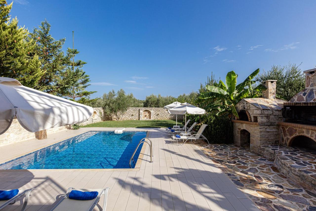 Villa Ahlades *