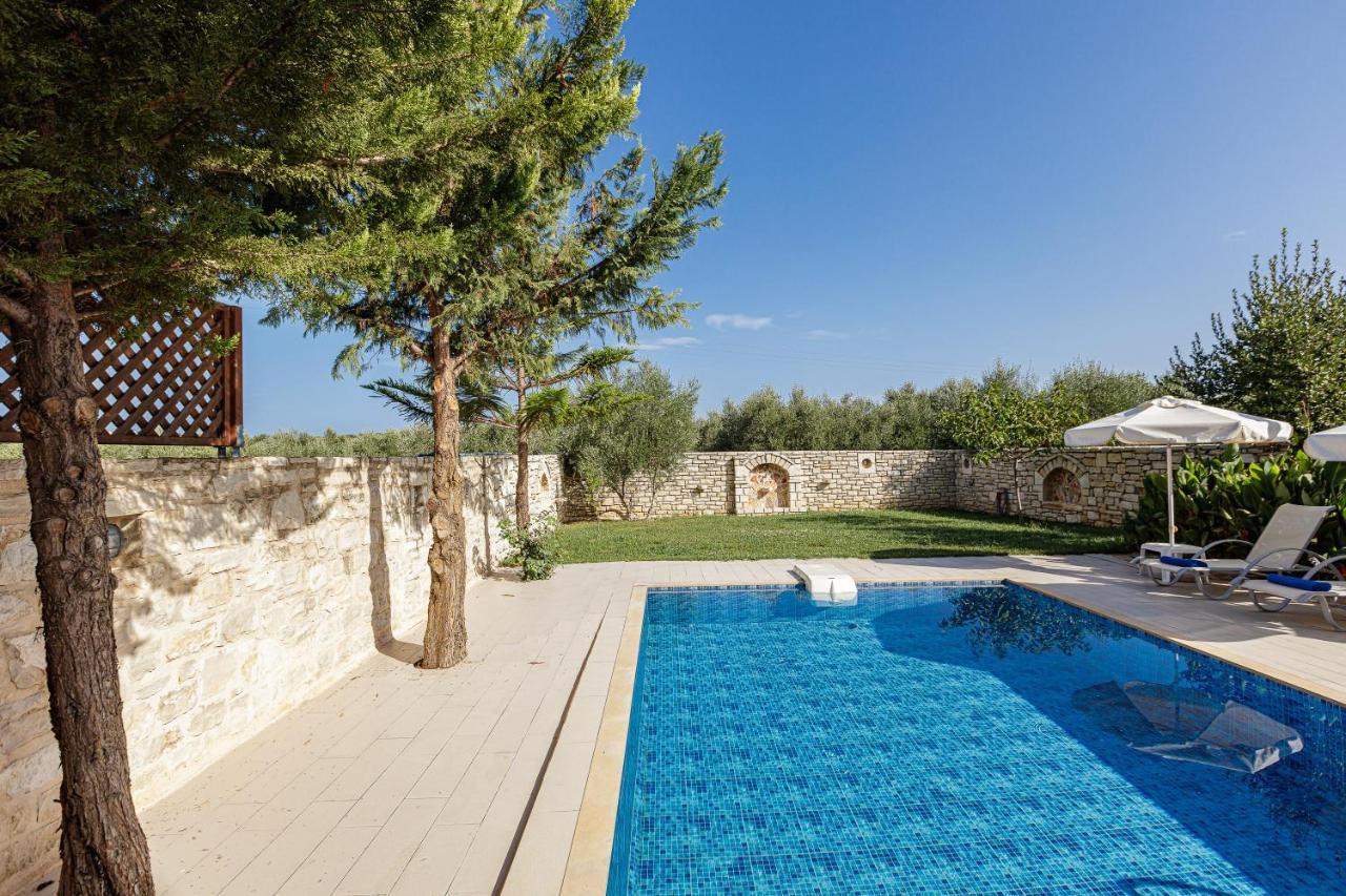 Ahlades Villa *