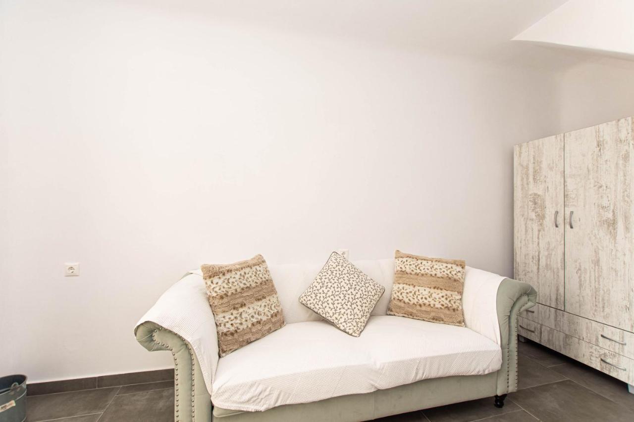 Peristeronas Village Hotel