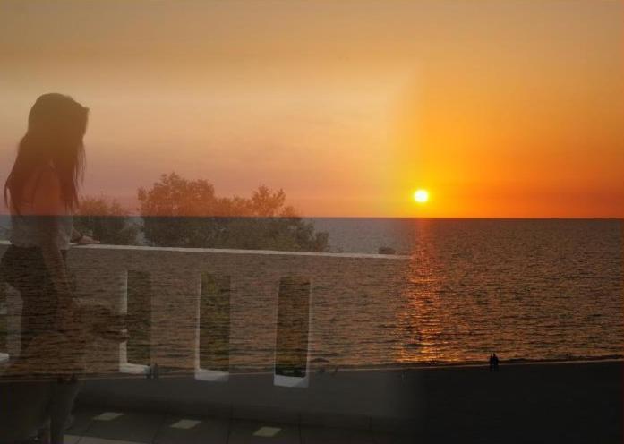 Golden Sun Apartment *
