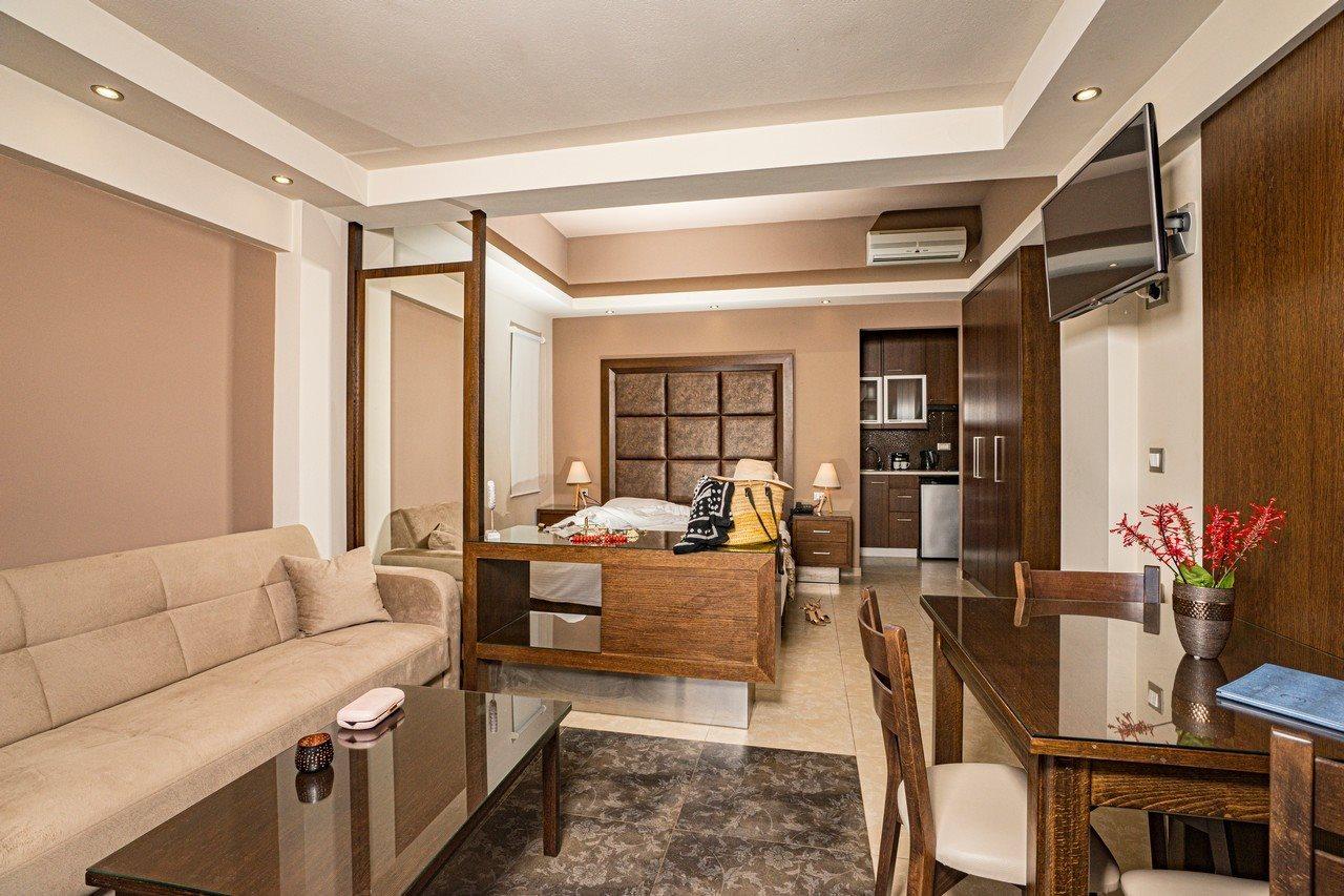 Golden Bay Aparthotel 3*