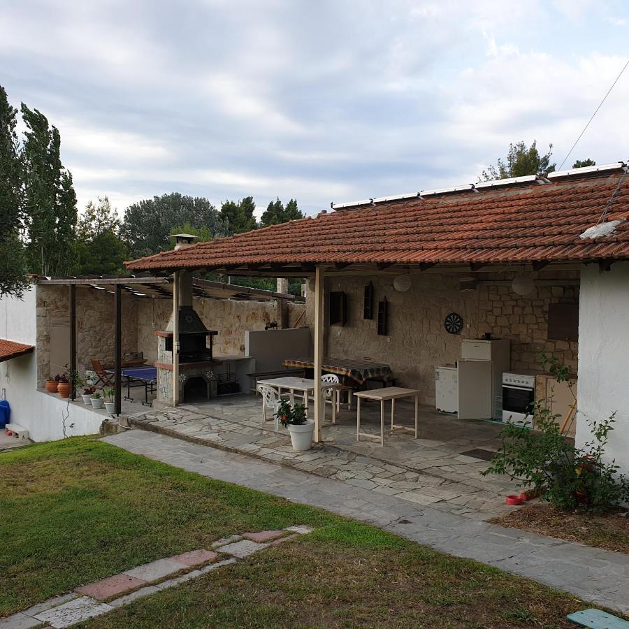 Amparoudes Apartment *