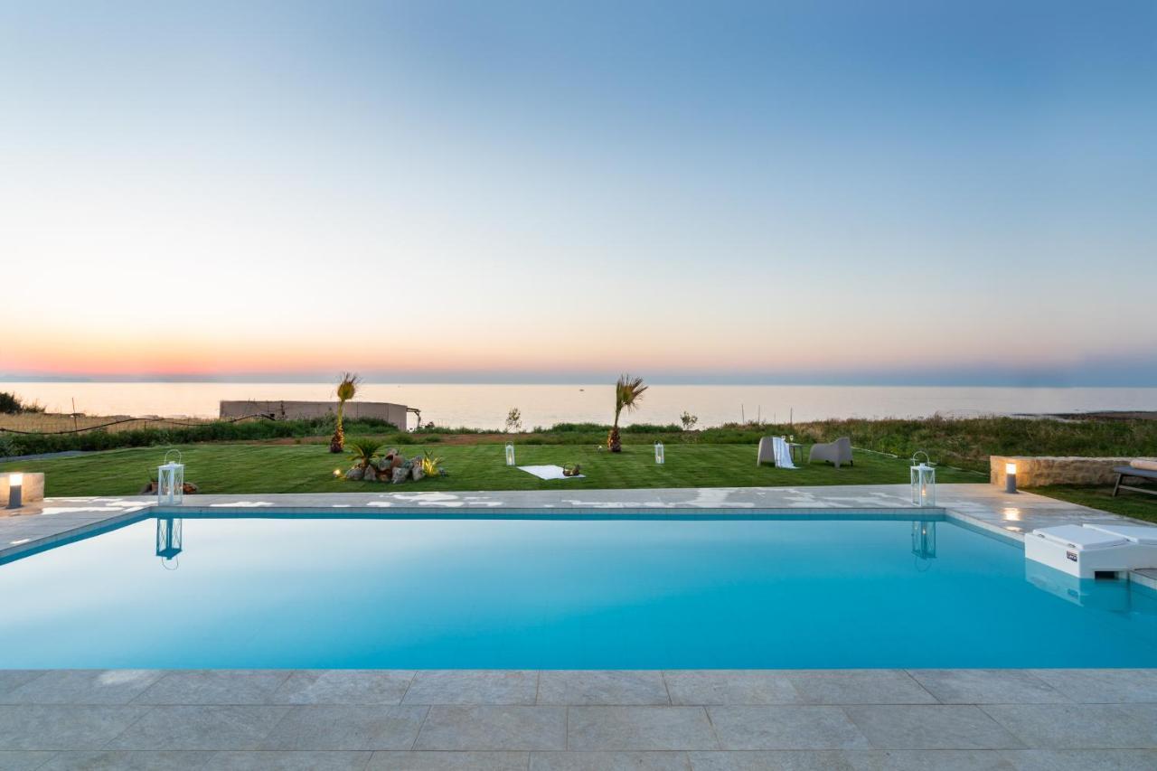 Beachfront Nymphes Aigli, Brand New With Pool, Children Area & Bbq * Skaleta