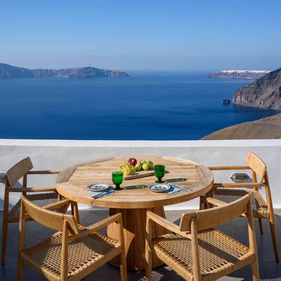 Villa Revelis & Canava Fira (Santorini)