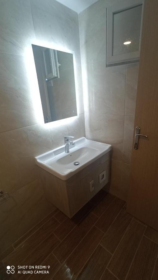 Zeus Throne Aparthotel