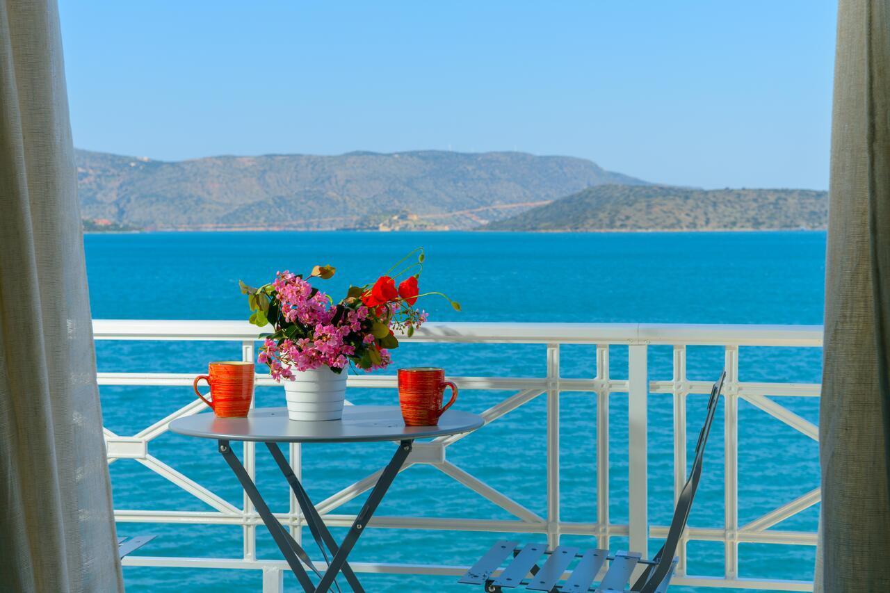 Margarita's Seafront Luxury Apartment *