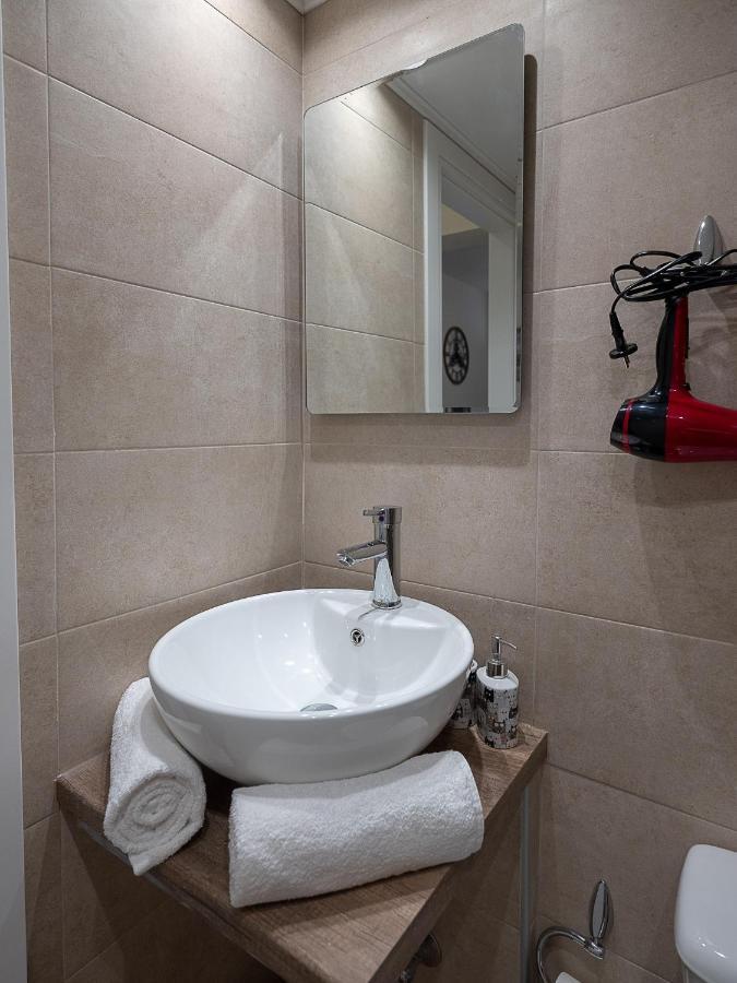 Luxury Apts Center *
