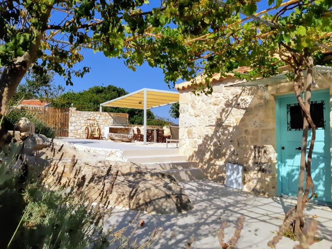 The House. Light & Stone. * Lixouri