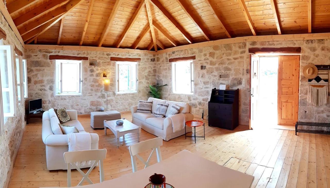The House. Light & Stone. Villa
