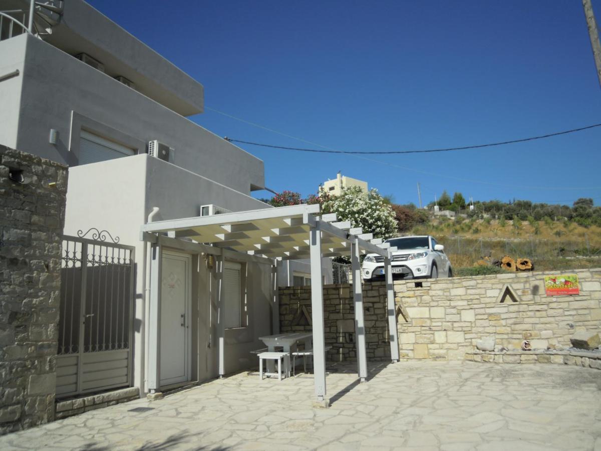 Petaloudes 2 Apartment *