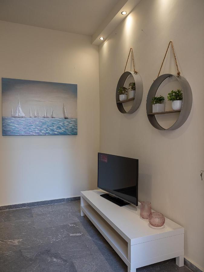 Luxury Apts Center *
