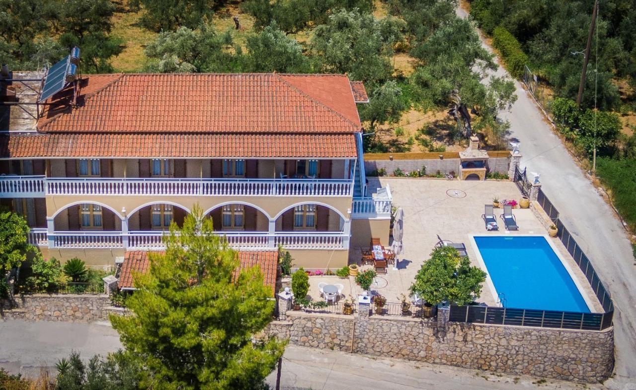 Costas Guest house
