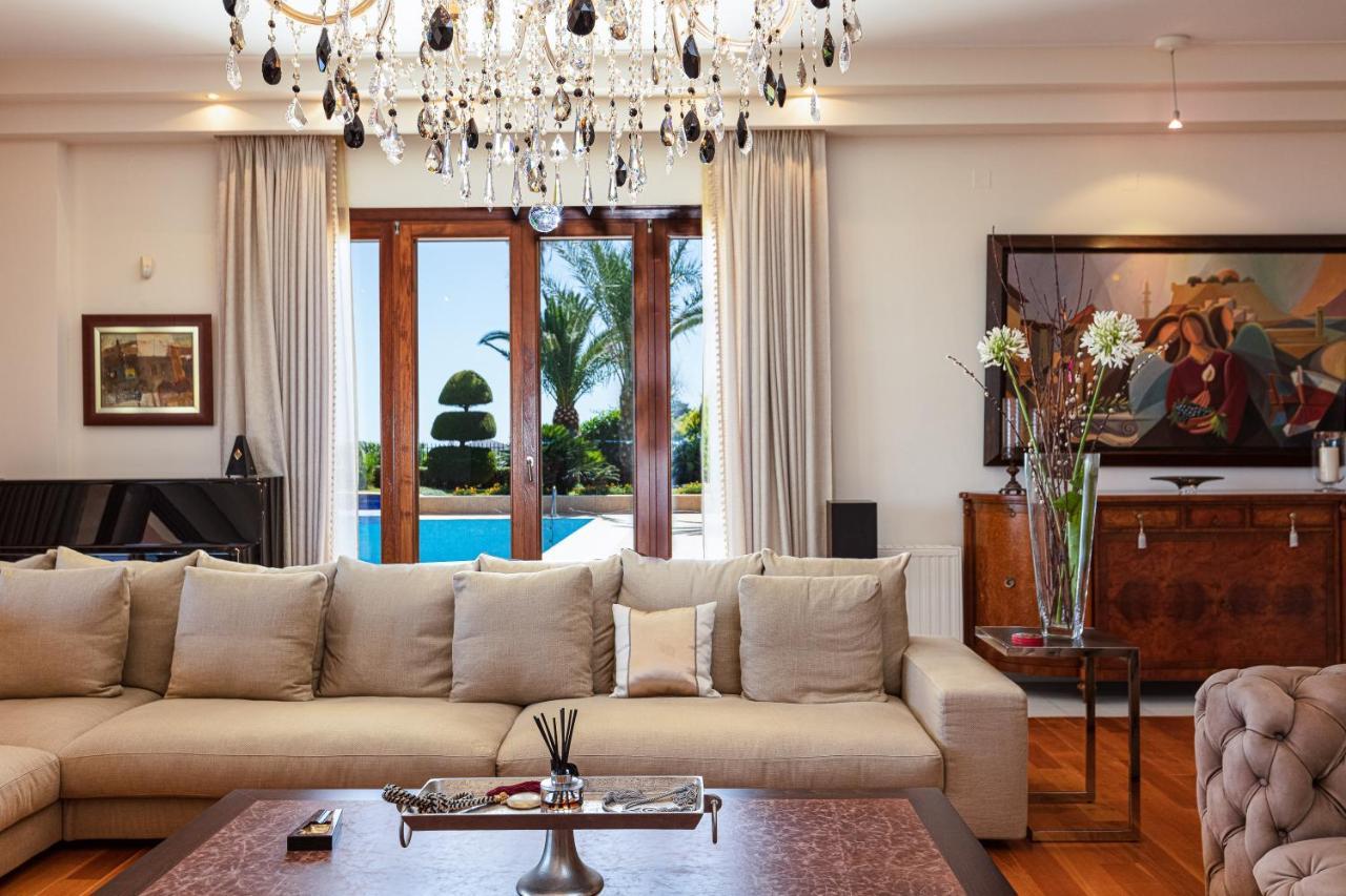 Palm Hill Villa, Royal Retreat, By Thinkvilla *
