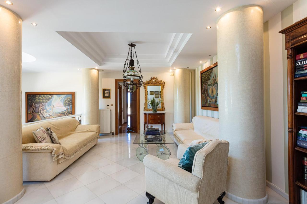 Villa Palm Hill Villa, Royal Retreat, By Thinkvilla *