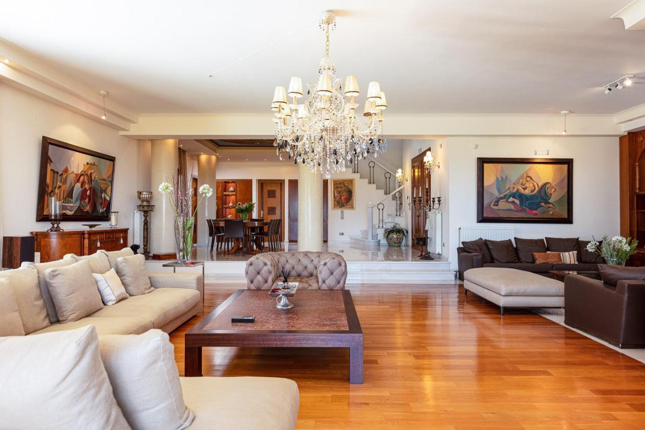 Palm Hill Villa, Royal Retreat, By Thinkvilla Villa